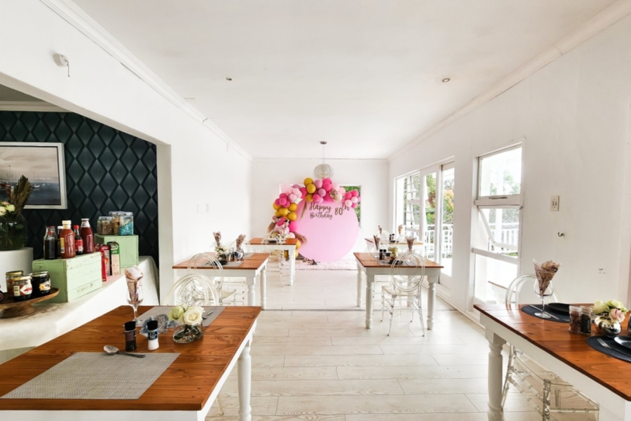 10 Bedroom Property for Sale in Bonza Bay Eastern Cape